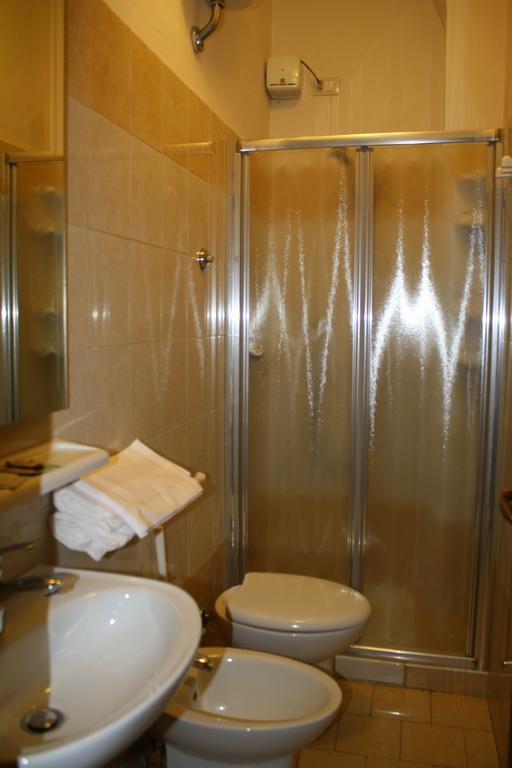 Guest House Roma Πράτο Δωμάτιο φωτογραφία