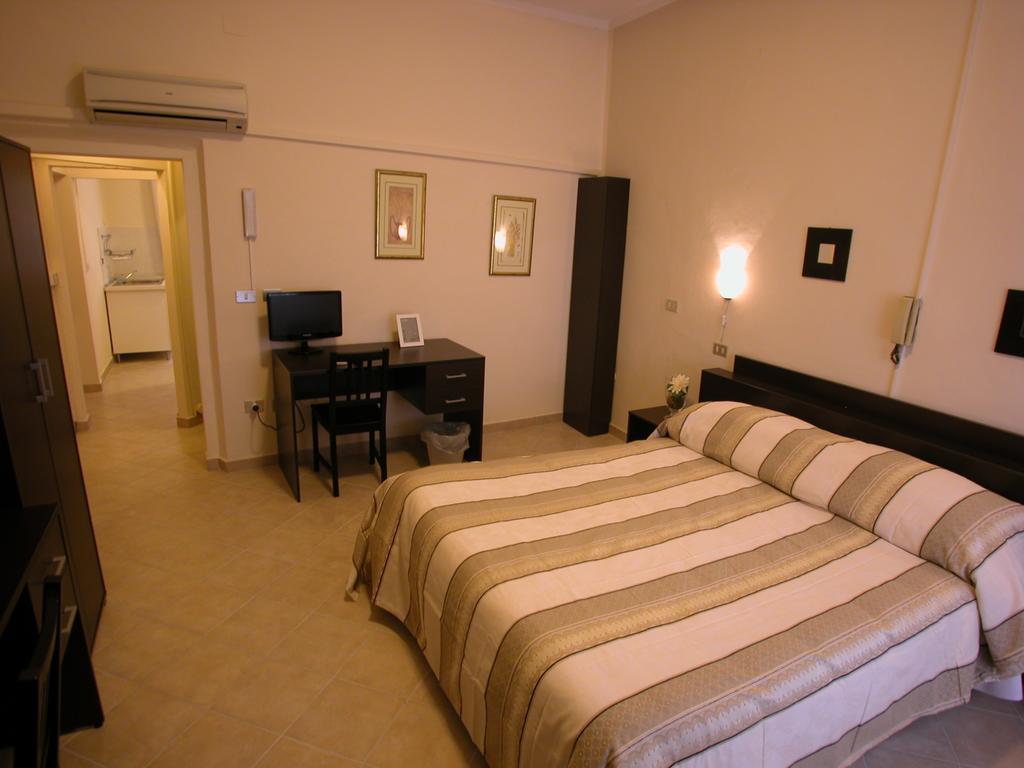 Guest House Roma Πράτο Δωμάτιο φωτογραφία
