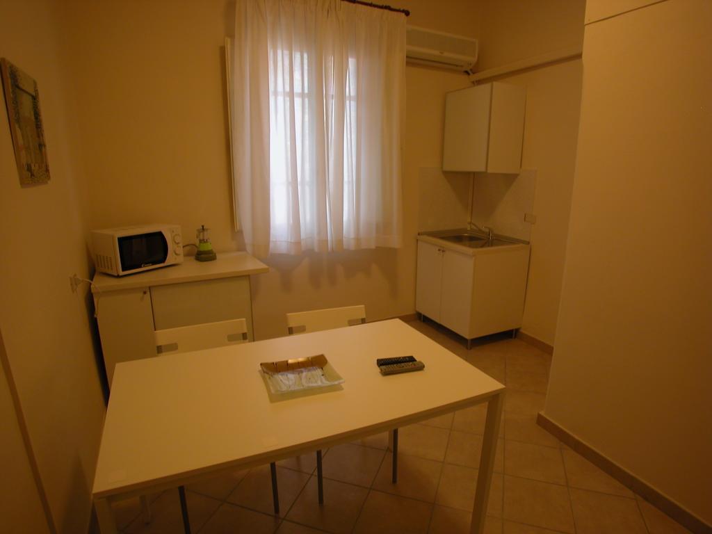 Guest House Roma Πράτο Δωμάτιο φωτογραφία