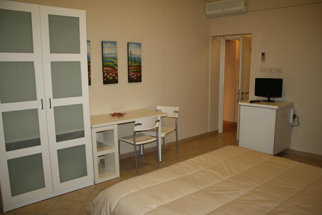 Guest House Roma Πράτο Δωμάτιο φωτογραφία